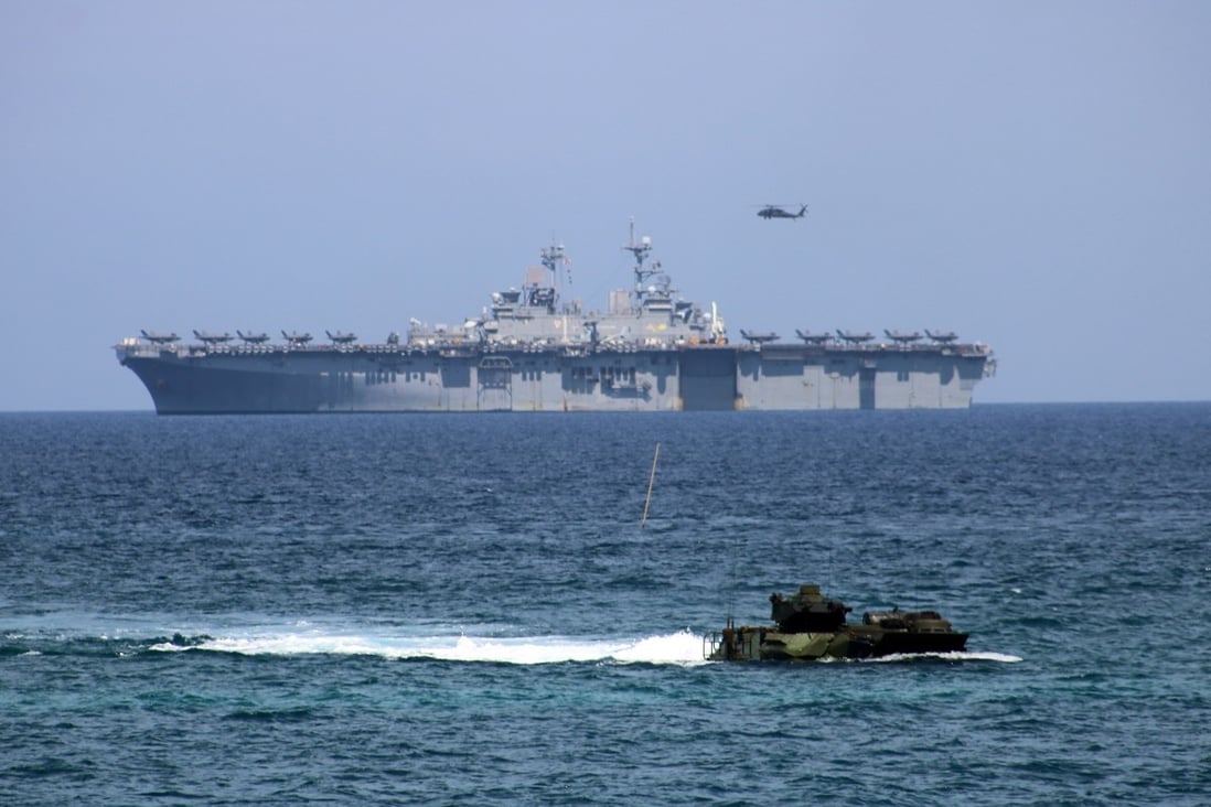 An Amphibious Assault Vehicle (AAV) moves next to the USS Wasp multipurpose amphibious assault ship during the 2019 Philippines-US Balikatan exercise. Photo: EPA-EFE