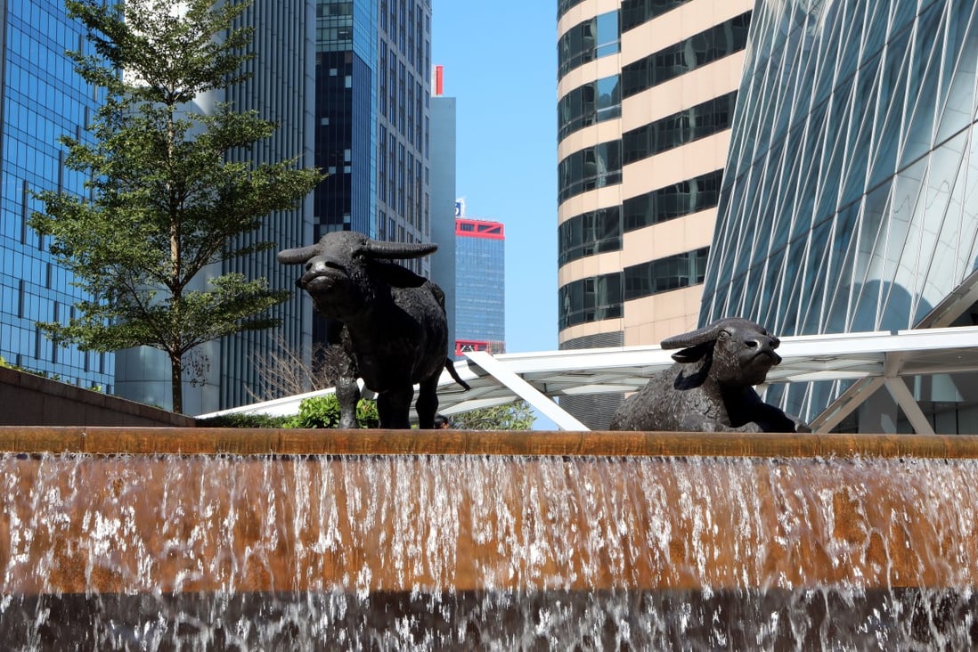 Ox statues at the Exchange Square in Central, Hong Kong. Photo: Xinhua