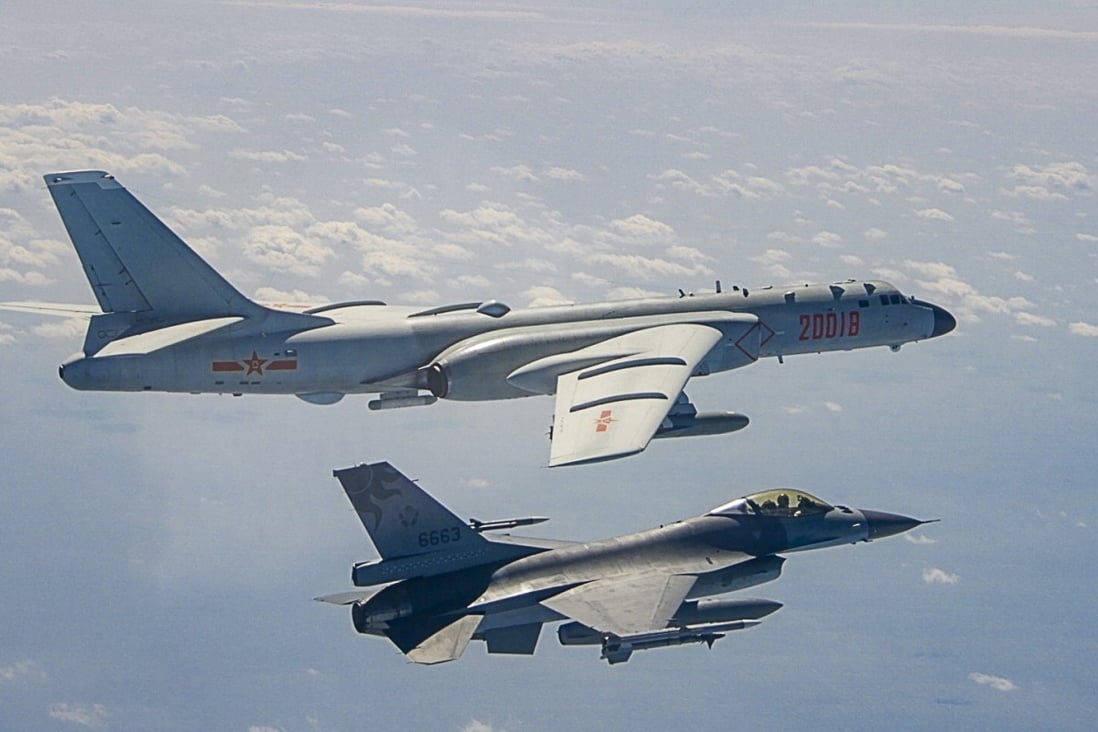 A Taiwanese fighter jet shadows a PLA bomber over the Taiwan Strait in 2020. Photo: Handout