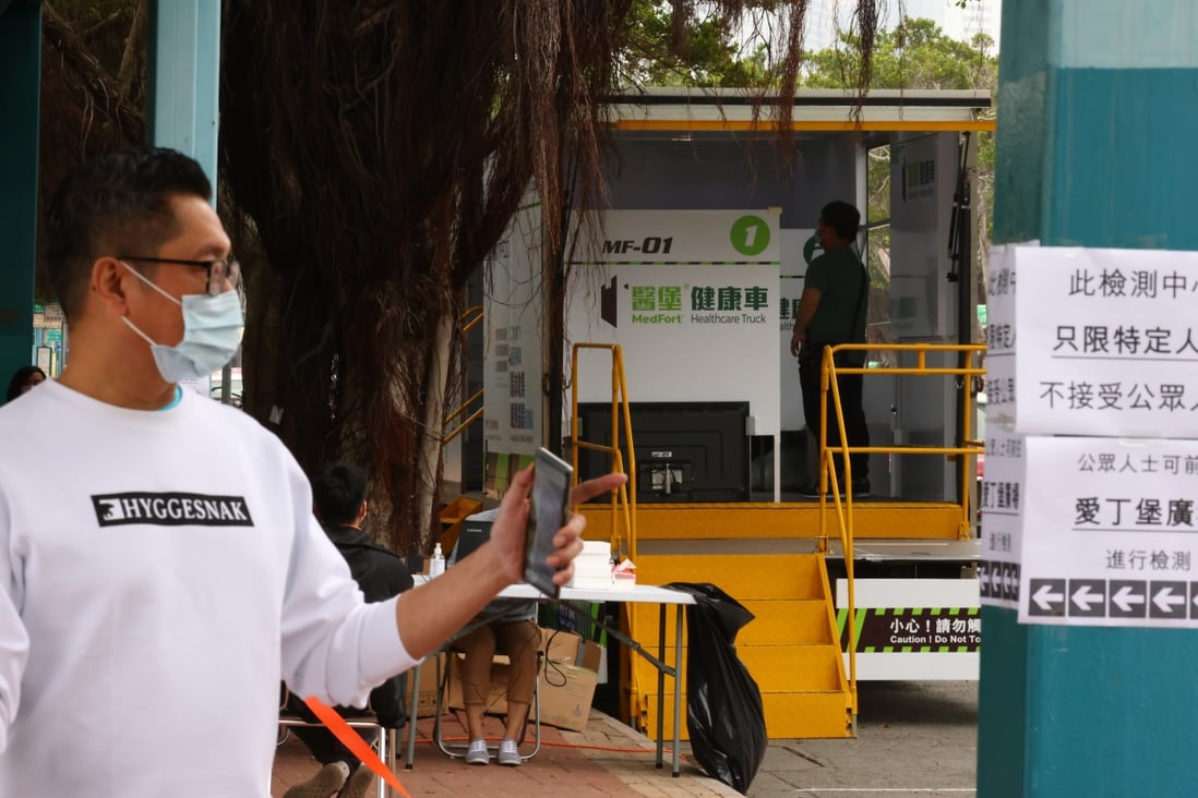A man reads a notice near a mobile specimen collection station set up outside a pier in Central on April 18 after a man diagnosed with the mutant strain of Covid-19 was found to have taken a ferry to Cheung Chau. Photo: Nora Tam