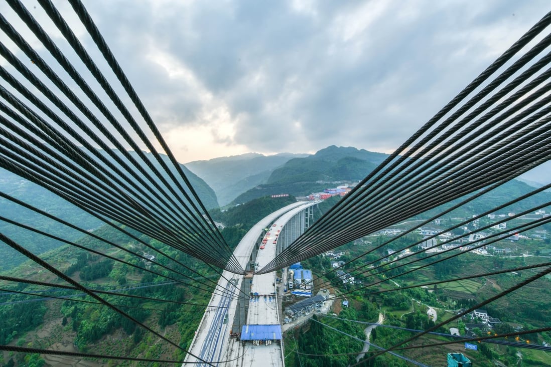 The construction site of the Dafaqu grand bridge on the Renhuai-Zunyi expressway in southwest China’s Guizhou Province is seen on April 21. Photo: Xinhua