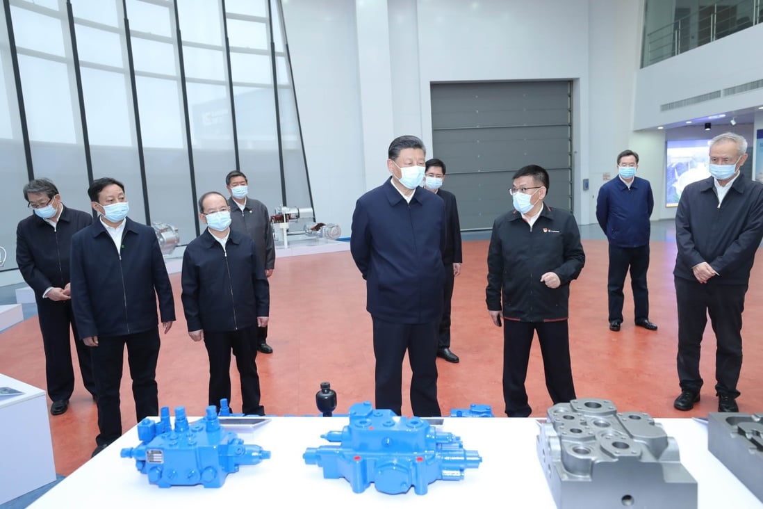 President Xi Jinping visits a machinery manufacturer in Liuzhou, Guangxi, on Monday. Photo: Xinhua