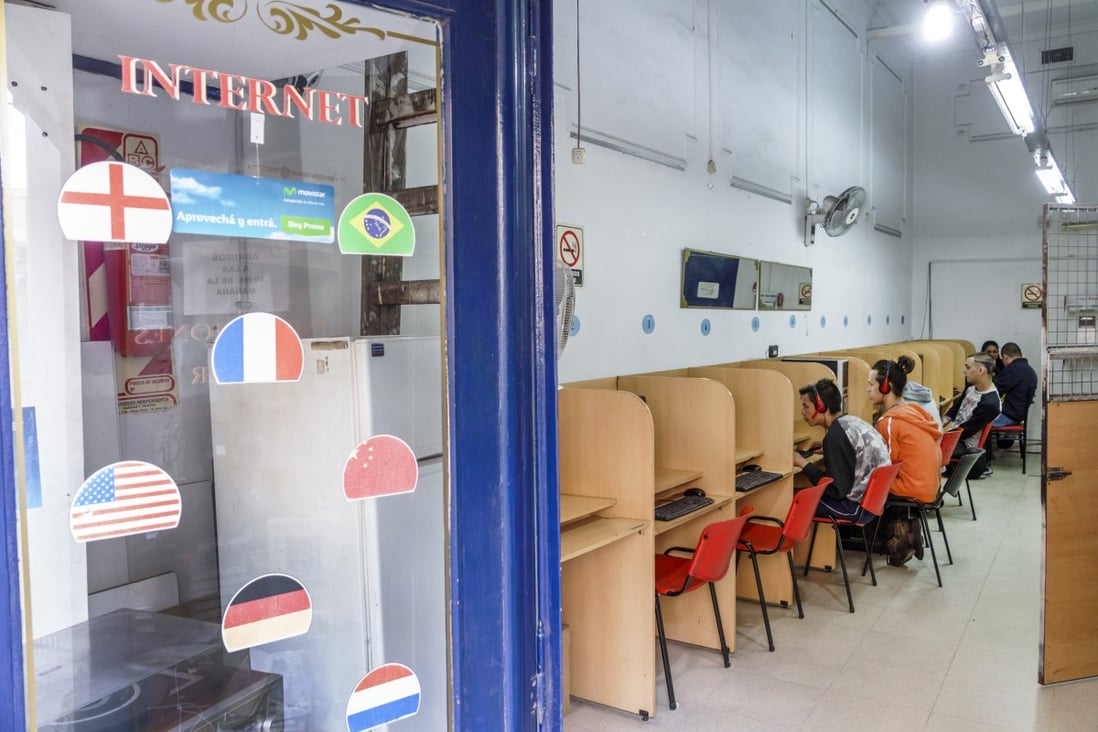 Smartphones have largely superseded internet cafes. Photo: Getty Images