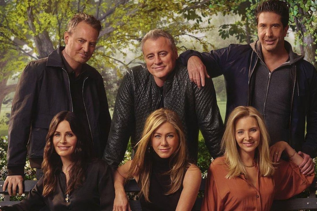 How rich is the cast of Friends? Photo: @enews/ Twitter