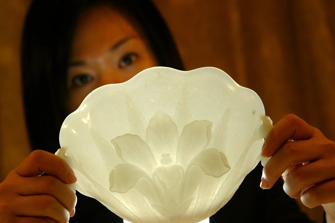 The luminous effect of a white jade cup from the Qianlong period of the Qing Dynasty, which sold for US$1.19 million in 2004. Photo: SCMP