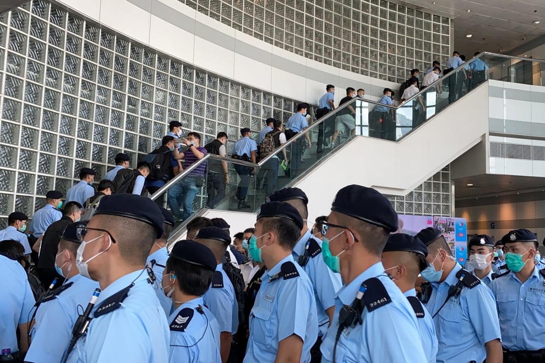 Hong Kong police raid the offices of the Apple Daily newspaper after arresting its founder Jimmy Lai Chee-ying on suspicion of foreign collusion. Photo: Now TV