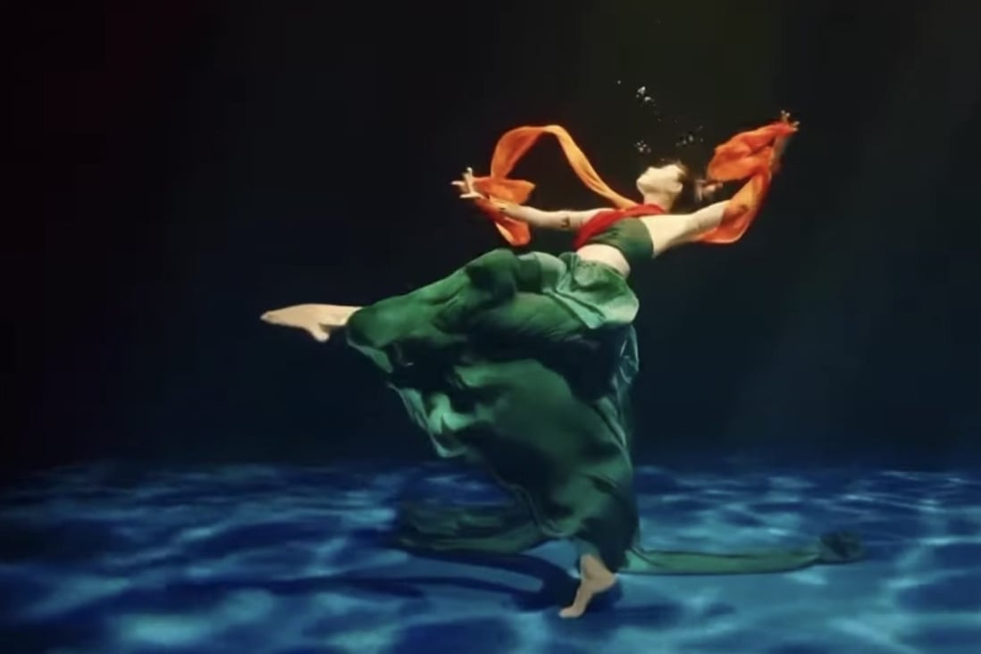 A beautiful underwater dance was broadcast in China to celebrate the Dragon Boat Festival. Photo: Bilibili