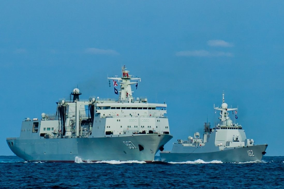 Type  052D ship Nanning (hull number 162) was photographed joining Type 901 comprehensive supply ship Chaganhu (967) of the PLA Southern Theatre Command to conduct drills in the disputed waters. Photo: Weibo