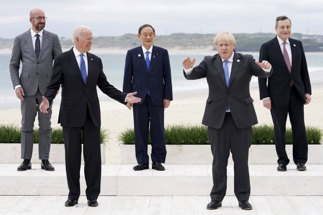 US President Joe Biden and British Prime Minister Boris Johnson gesture as European Council President Charles Michel, Japanese Prime Minister Yoshihide Suga and Italian Prime Minister Mario Draghi look on at the G7 summit in Cornwall, England, on June 11. Photo: AP

