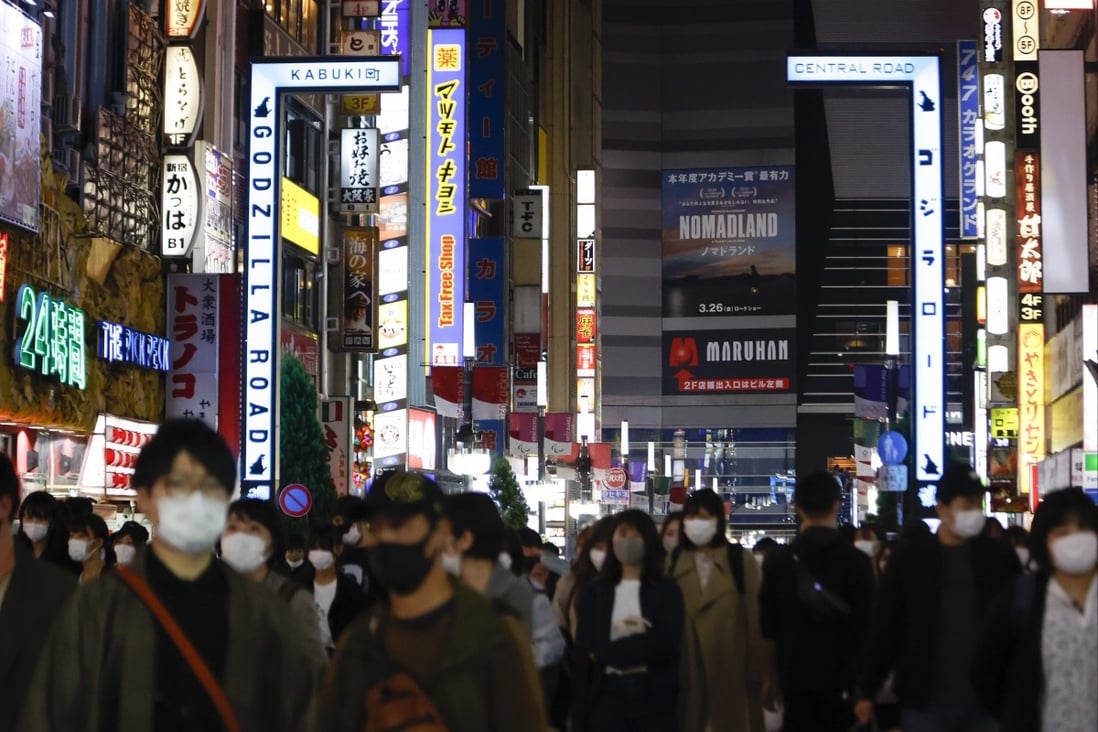 Pedestrians wear face masks in Tokyo’s Shinjuku area on April 24 after the Japanese Prime Minister Yoshihide Suga declared a state of emergency in an effort to curb a surge of coronavirus cases. Photo: ZUMA Wire/dpa