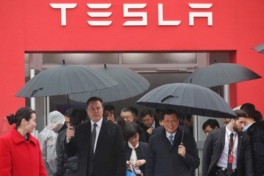 Tesla CEO Elon Musk (left) walks with Shanghai Mayor Ying Yong during the ground-breaking ceremony for a Tesla factory in Shanghai on January 7, 2019. Photo: AFP