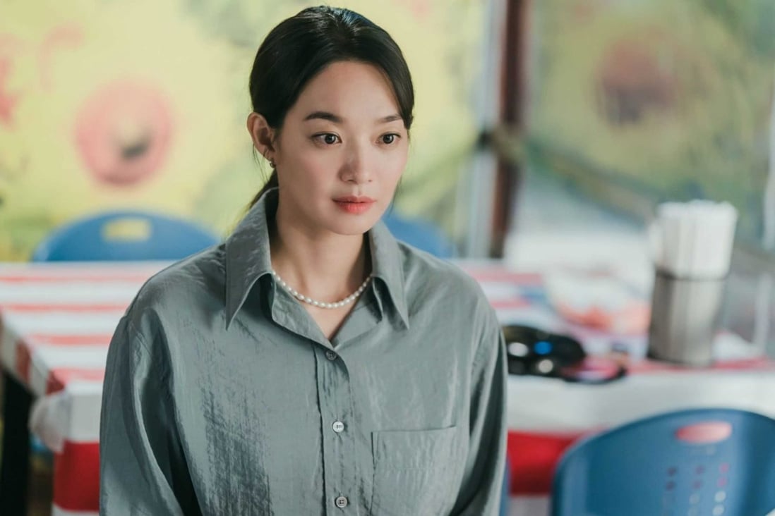 Shim Min-a, as Yoon Hye-jin, finds herself in a love triangle with Hong Du-sik (Kim Seon-ho) and Ji Seong-hyun (Lee Sang-yi) in Netflix romcom Hometown Cha-Cha-Cha.