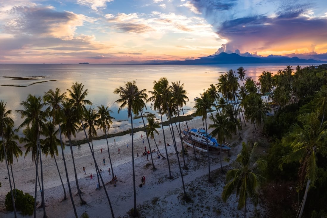 Siquijor island in the Philippines is loved by tourists, but its inhabitants believe it is home to ghosts, sorcerers and witches. Photo: Getty Images 