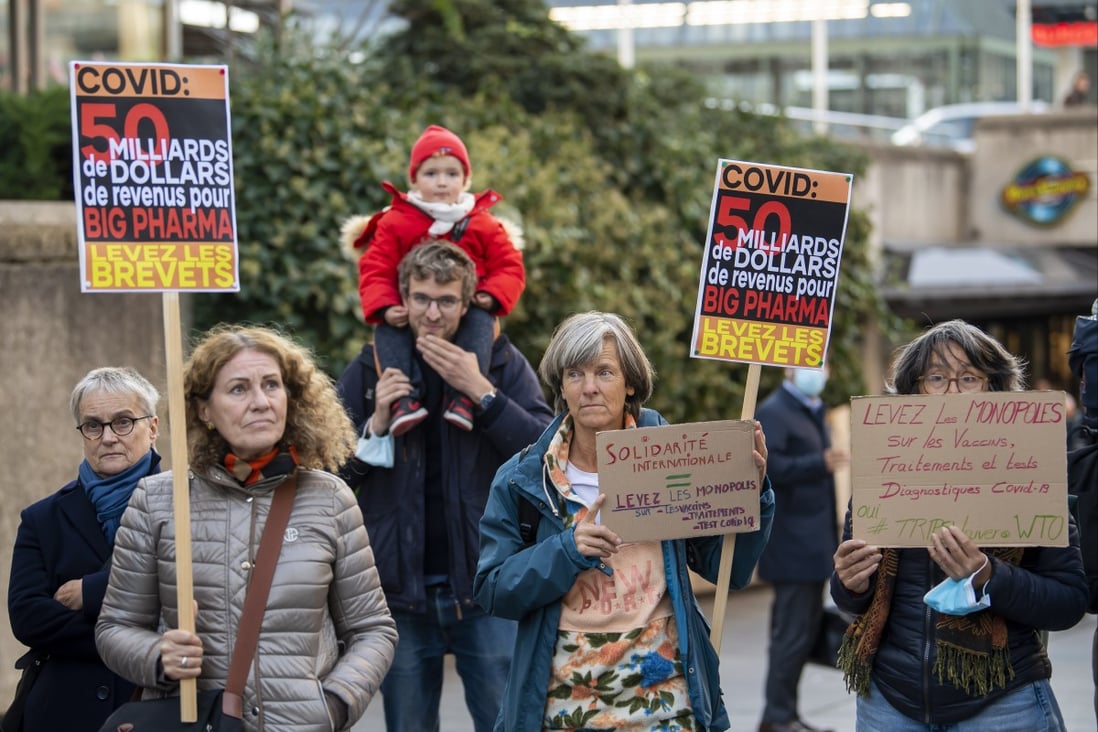 People demonstrate for the cancellation of patents on vaccines against Covid-19, in Geneva, Switzerland, on October 13. This is just one of the issues that could be discussed at the WTO’s ministerial meeting. Photo: EPA-EFE