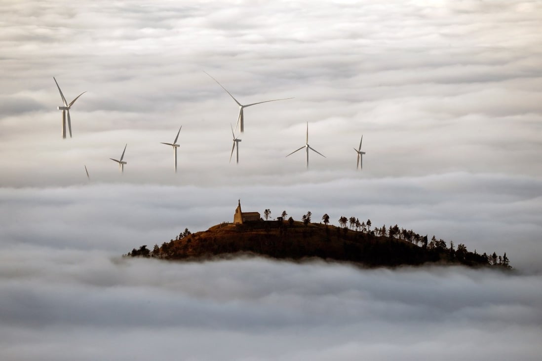 Fog covers a windfarm close to Pamplona, Navarra, in northern Spain, on November 12, 2020. New studies have shed light on how a rapid clean-energy transition would work. Photo: EPA-EFE