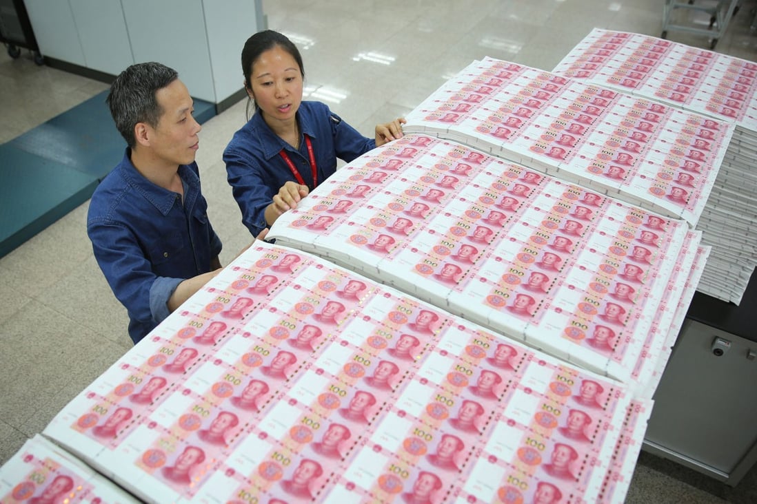Chinese workers check renminbi notes on the assembly line at a China Banknote Printing and Minting Corporation factory in Shijiazhuang, in north China’s Hebei province. Photo: AFP