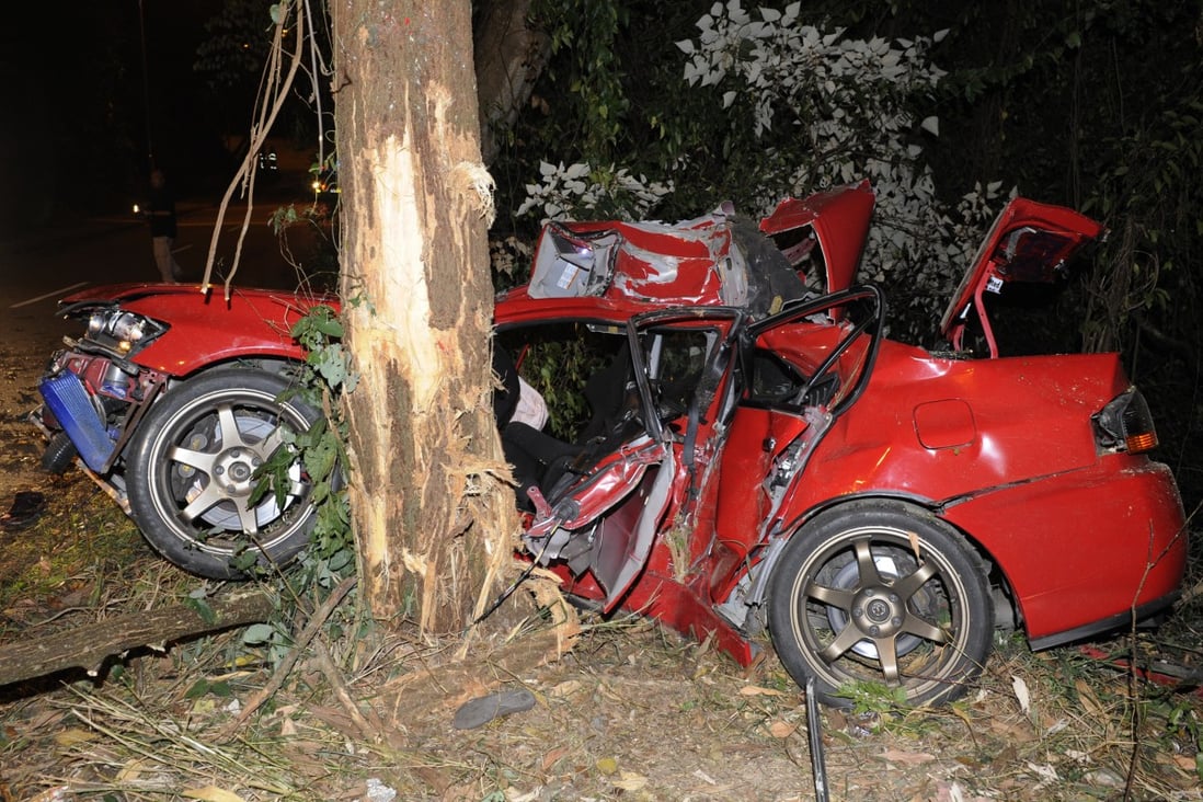 A car crash on Bride’s Pool Road in Hong Kong’s Tai Po district that left two people dead on October 29, 2013. Photo: SCMP