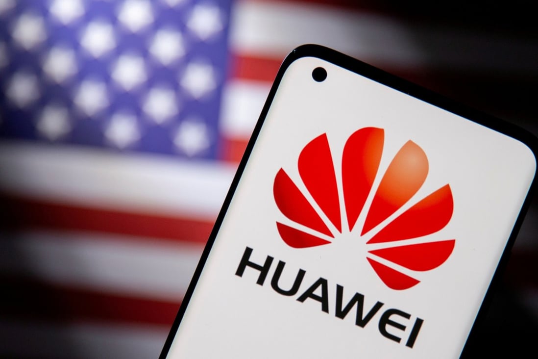 Smartphone with a Huawei logo is seen in front of a US flag in this illustration taken September 28, 2021. Photo: Reuters