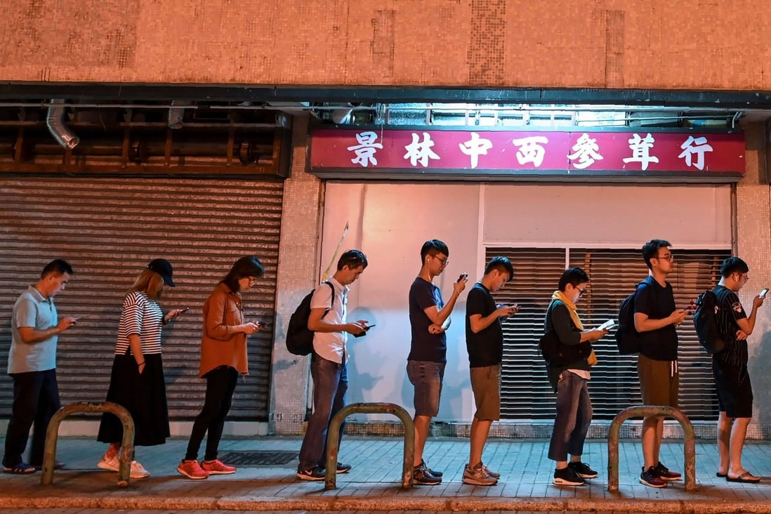People queue to cast their votes in Tseung Kwan O in Hong Kong on November 24, 2019. Photo: AFP