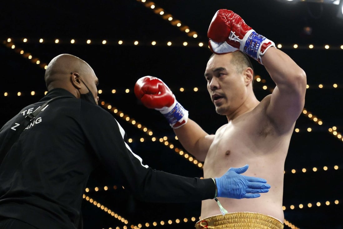 Zhang Zhilei celebrates his second-round TKO against Craig Lewis in their heavyweight bout at The Hulu Theater at Madison Square Garden on November 27, 2021 in New York. Photos: AFP