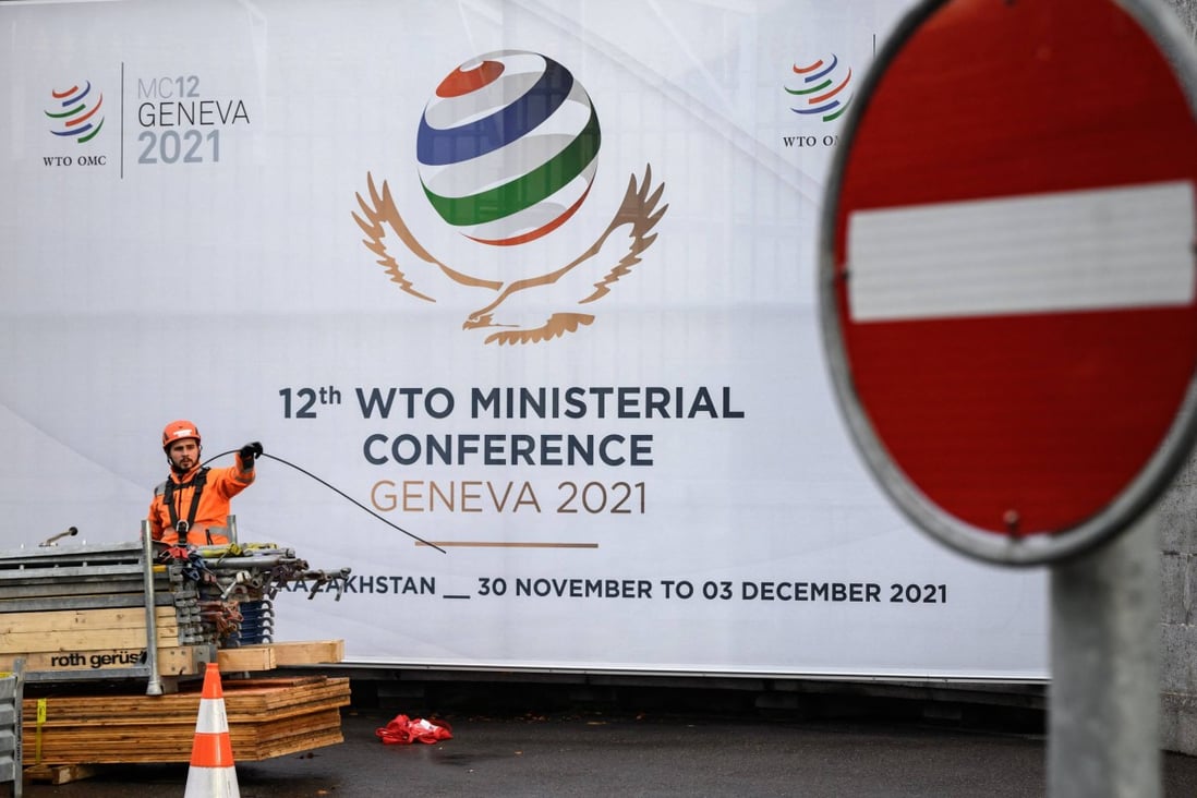 A worker removes fences near the entrance of the WTO headquarters in Geneva on November 27. In-person talks were postponed at the last minute due to the new Omicron Covid-19 variant. Photo: AFP
