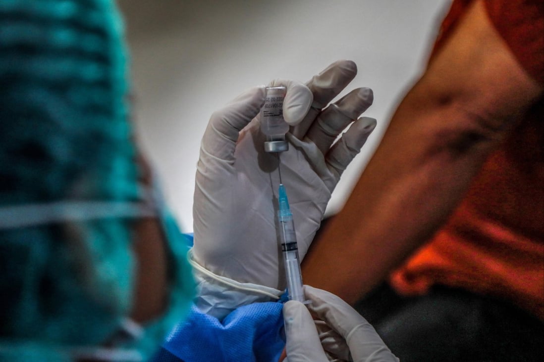 A healthcare worker prepares a dose of Sinovac Covid-19 vaccine during a vaccination drive in Medan, Indonesia, on November 29, 2021. WHO is also looking to China and India to try to tap into their vaccine technologies. Photo: EPA-EFE
