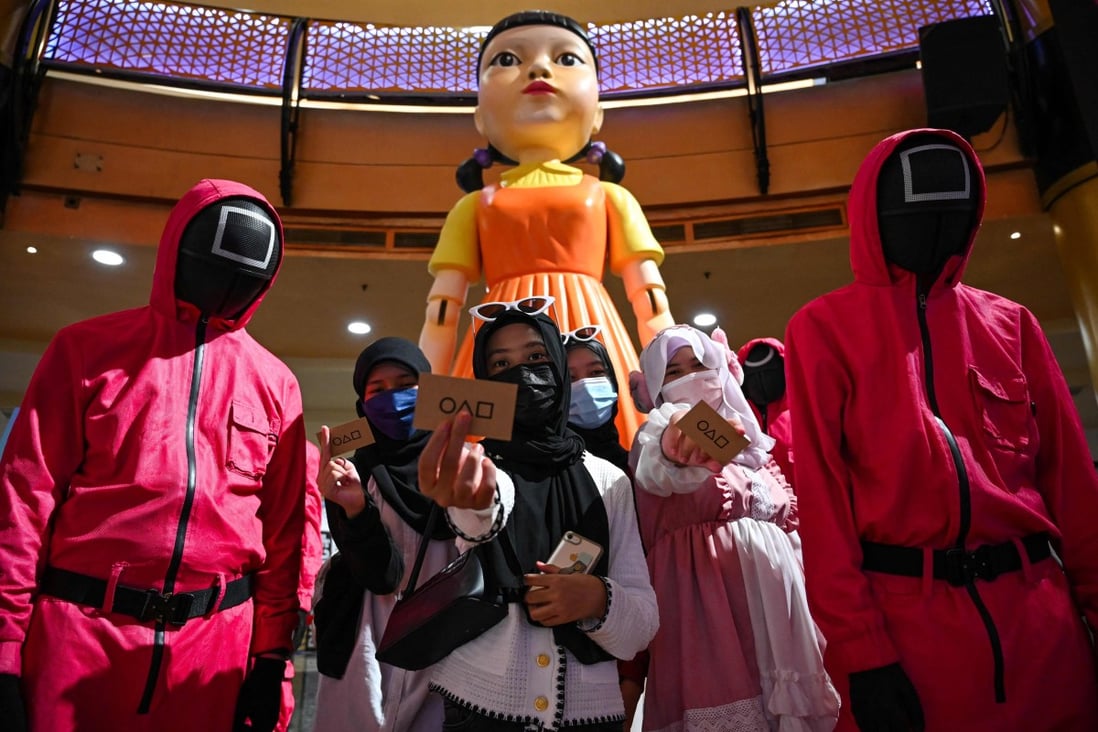 Shoppers take pictures with cosplayers dressed in outfits from the Netflix series Squid Game in Kuala Lumpur. Photo: AFP