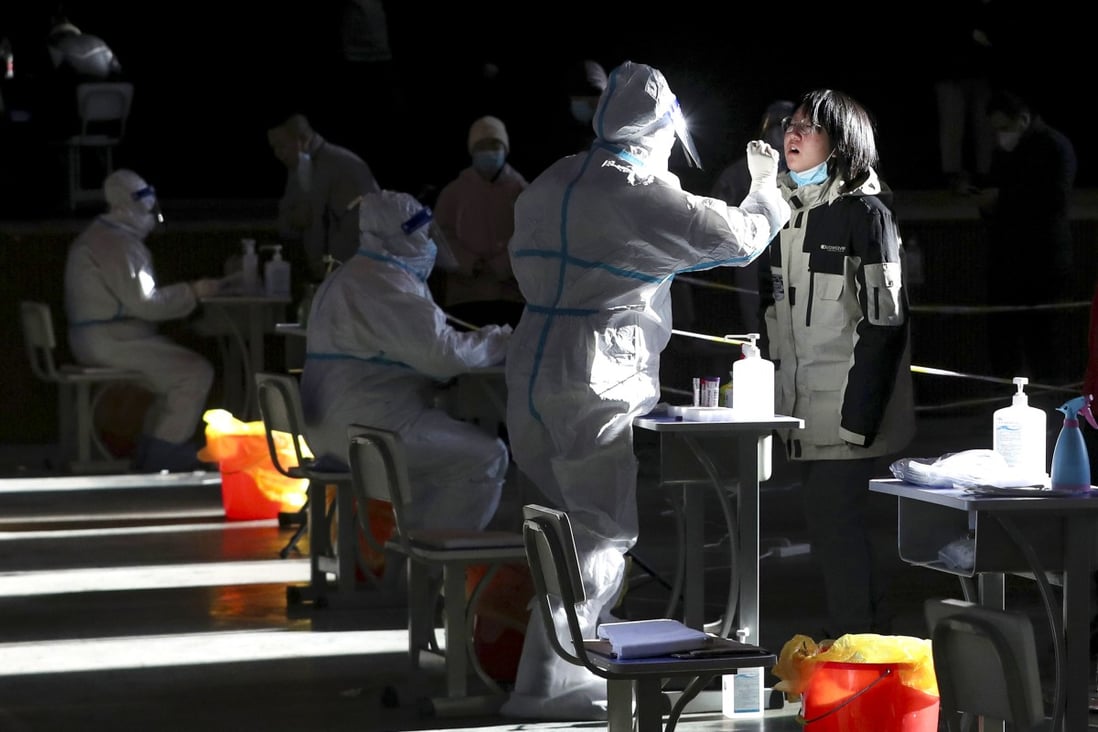 Health workers carry out mass testing for the coronavirus in  Harbin, Heilongjiang province, on Monday. Photo: Xinhua