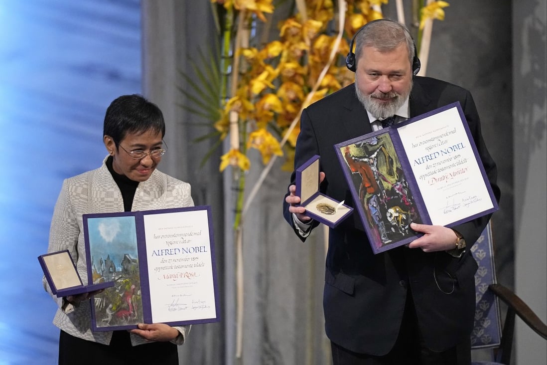 Nobel Peace Prize winners Dmitry Muratov and Maria Ressa pose with their awards at Oslo City Hall, Norway. Photo: AP