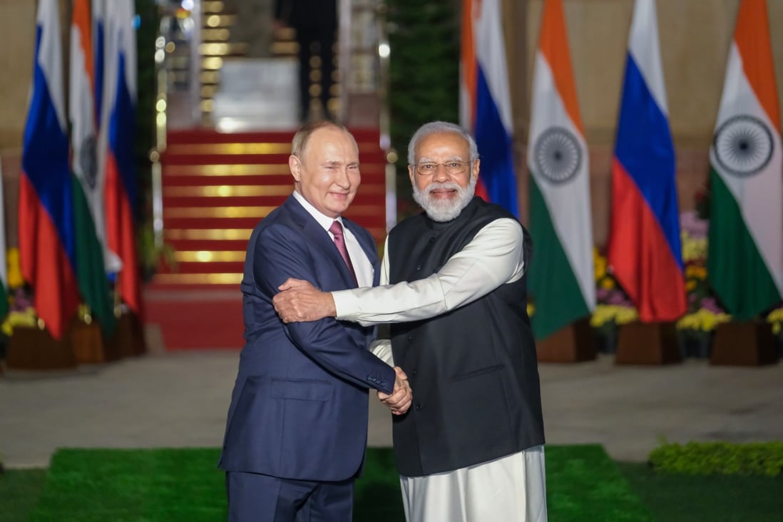 Indian Prime Minister Narendra Modi (right) and Russian President Vladimir Putin pose for photographs at Hyderabad House in New Delhi on December 6. Photo: Bloomberg