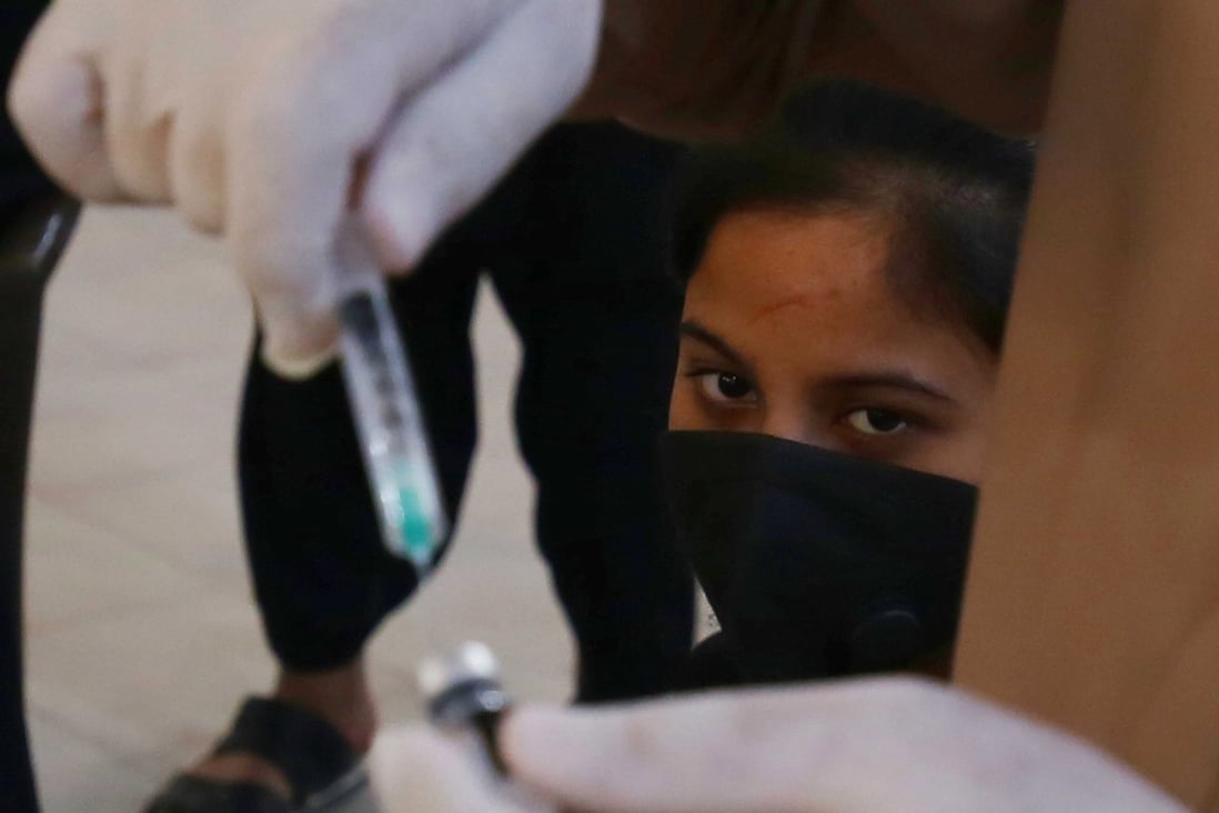 A dose of a Covid-19 vaccine is prepared during a vaccination drive in Karachi, Pakistan, in November 2021. Over the weekend two policemen have been shot dead while protecting polio vaccinators. Photo: EPA-EFE