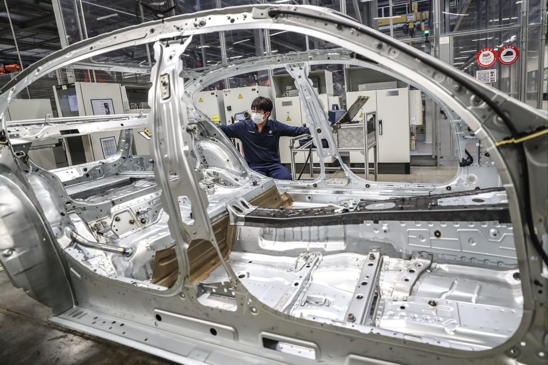 A man works at the Tiexi plant of BMW Brilliance Automotive (BBA) in the Liaoning provincial capital of Shenyang on February 17, 2020. Photo: Xinhua