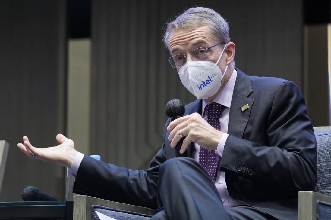 Intel đầu tư 7 tỉ USD mở nhà máy mới ở Malaysia, tạo hơn 9.000 việc làm Giám đốc điều hành Intel Pat Gelsinger phát biểu trong cuộc họp báo tại một khách sạn ở Kuala Lumpur, Malaysia, vào ngày 16 tháng 12 năm 2021. Ảnh: AP