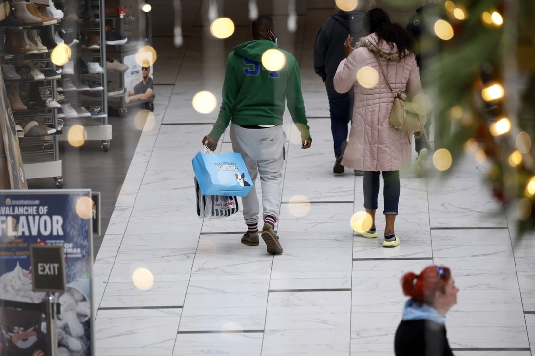 Shoppers walk through a shopping mall in Columbus, Ohio, US, on December 10. Prices for popular shopping categories are rising the fastest in decades, putting pressure on the Federal Reserve to curb inflation. Photo: Bloomberg