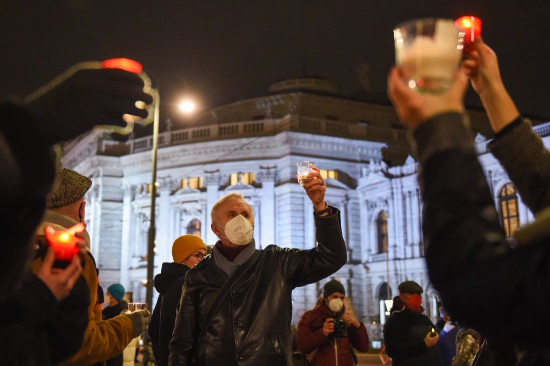 People in Vienna, Austria hold candles to mourn Covid-19 victims on December 19. The commemorative event was held to mourn the 13,000 lives lost to the virus in the alpine nation. Photo: Xinhua