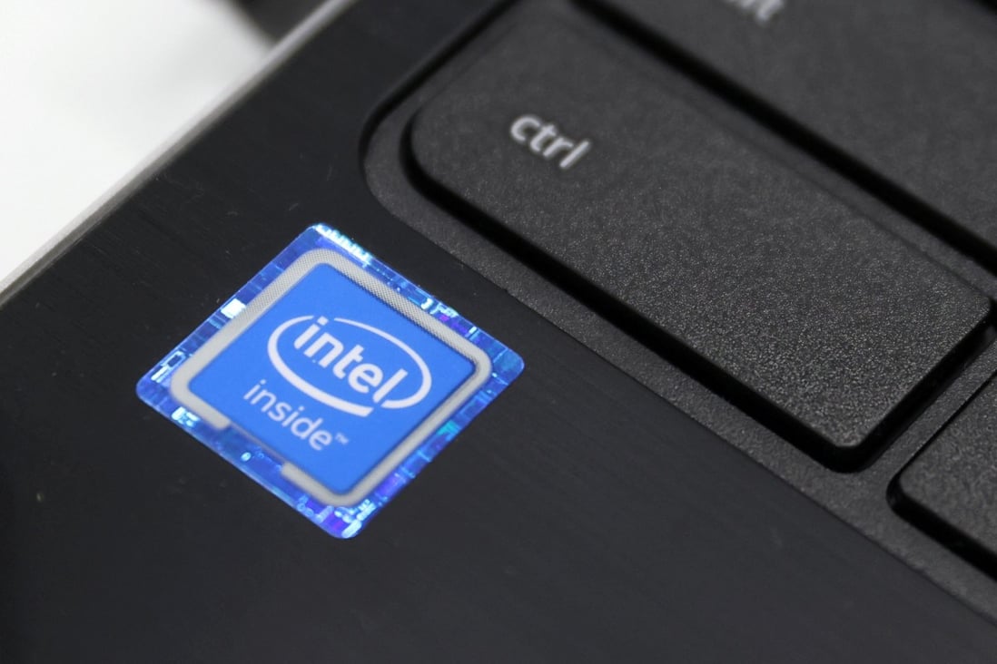 An Intel logo is seen on a sticker on a laptop for sale in New York, U.S., November 16, 2021. Photo: Reuters