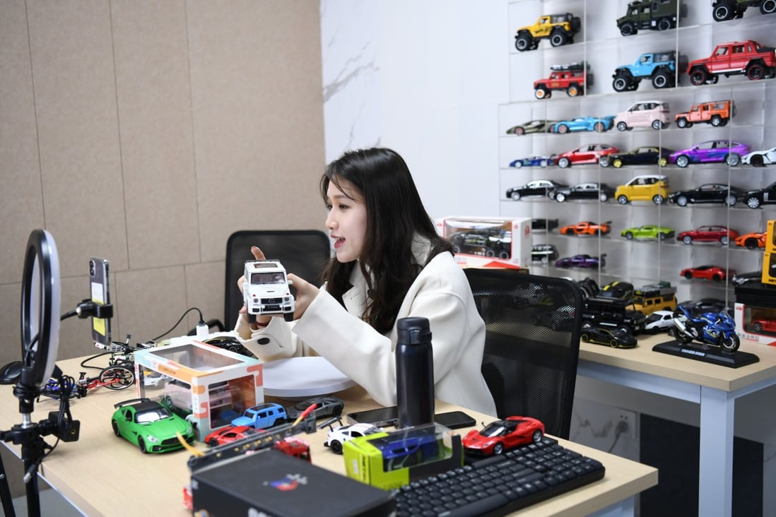 A social media influencer promotes toys via livestreaming in Chenghai District of Shantou City, Guangdong Province on December 2. Photo: Xinhua