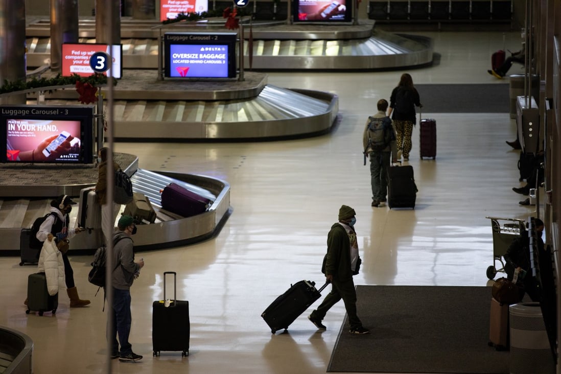 Travellers depart with their luggage at Detroit airport in Michigan, US. Photo: Bloomberg
