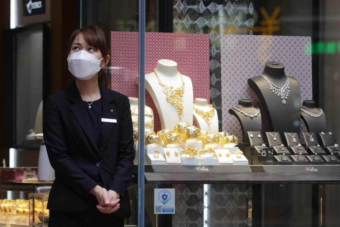 Gold jewellery sales sparkle once again, rise by 30 per cent as wedding banquets return to Hong Gold jewellery sales sparkle once again, rise by 30 per cent as wedding banquets return to Hong
