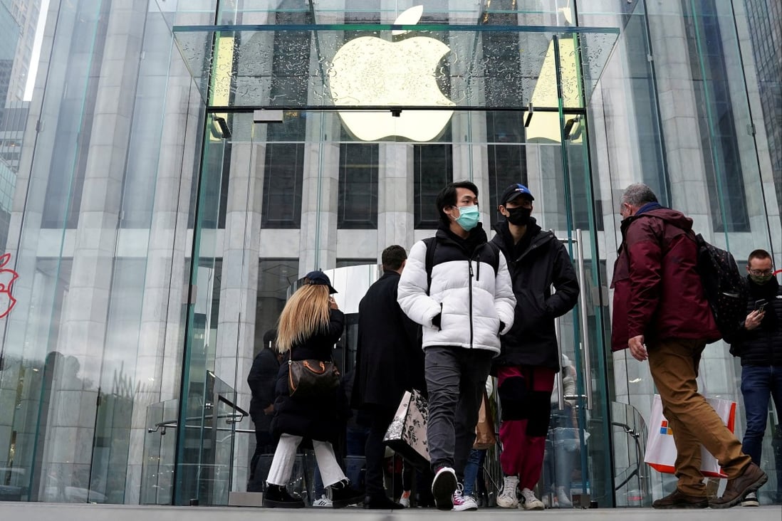 People leave the Apple Store on Fifth Avenue on Black Friday in the Manhattan borough of New York City on November 26.  Photo: Reuters