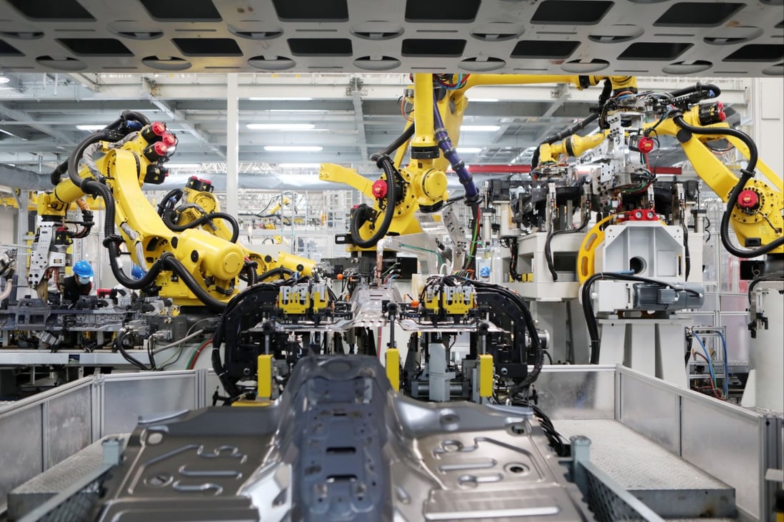 Robotic arms work on a SUV production line of a Great Wall Motors factory in Chongqing, China. Photo: VCG