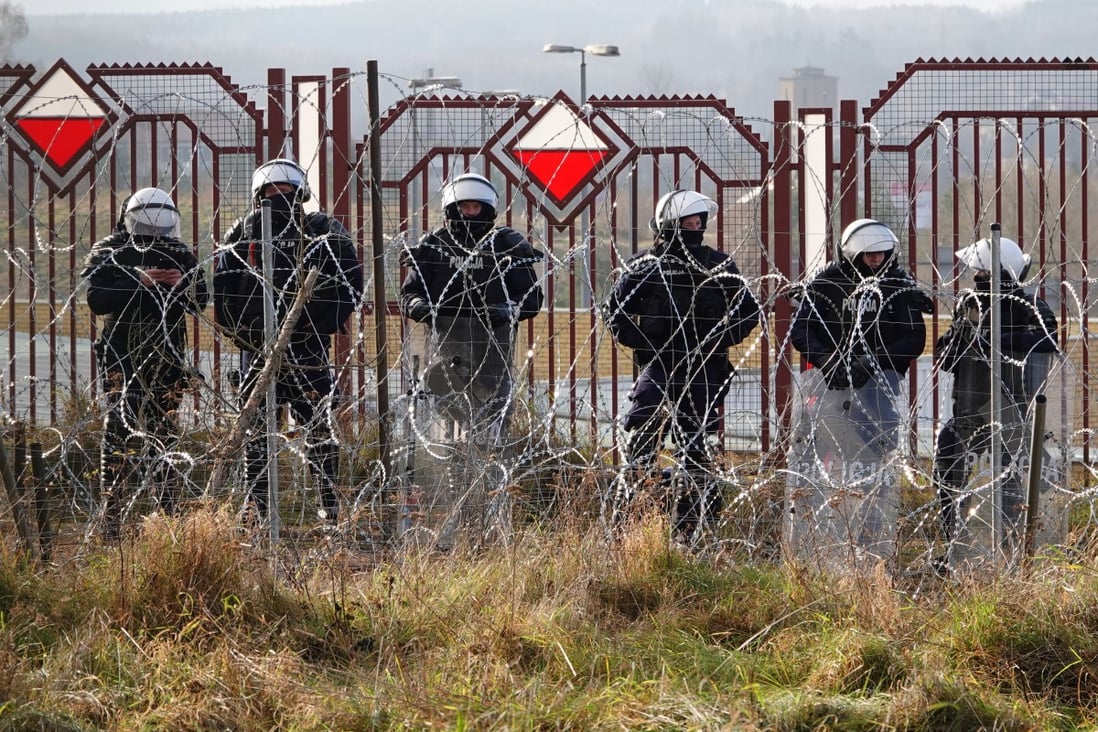 Polish security forces guard the Belarus-Poland border on November 18. Photo: DPA