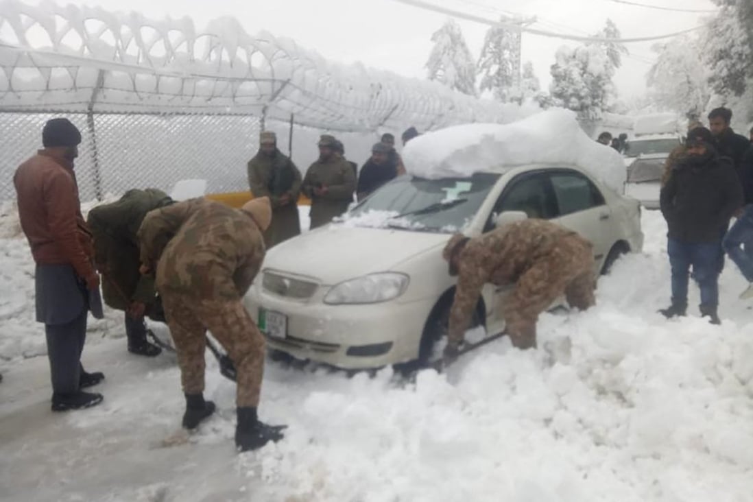 Soldiers take part in a rescue operation to clear a road covered with snow in Murree, Pakistan. Photo: AFP