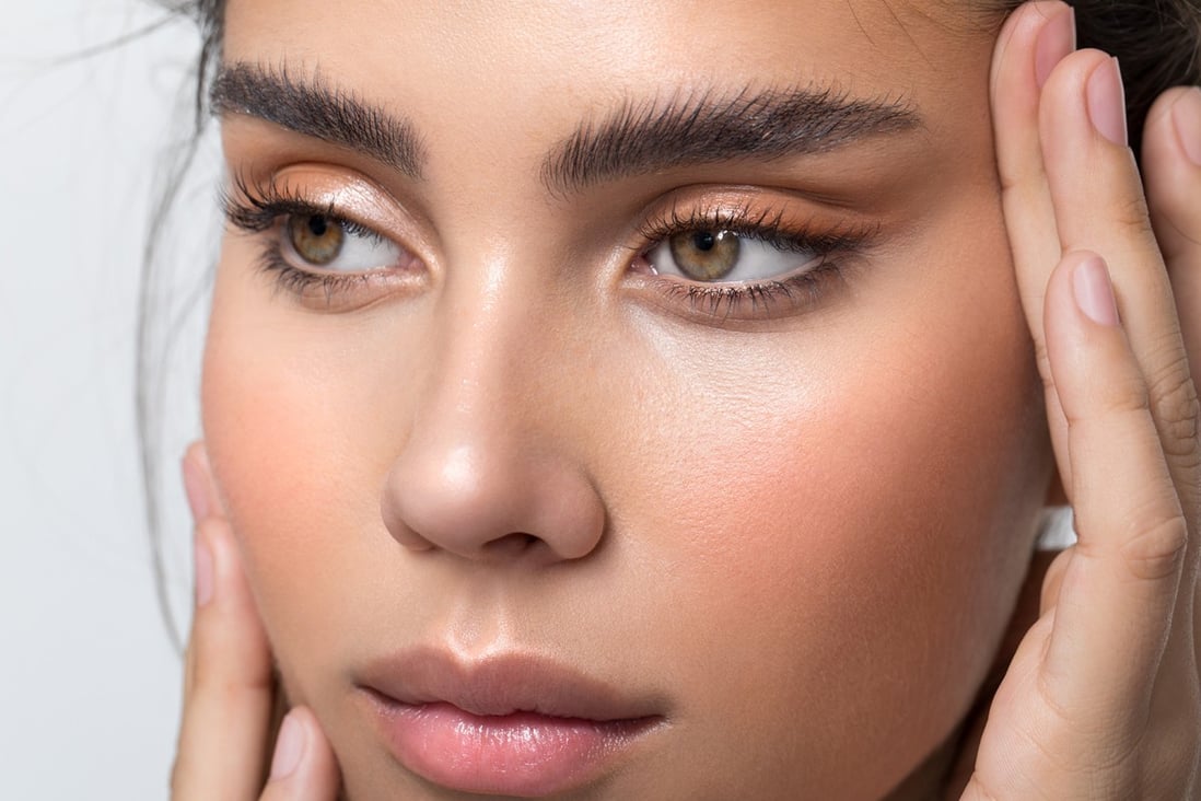 From simple tweezing to a full-on eyebrow transplant, everyone is hopping on board the thick, fluffy eyebrow trend.