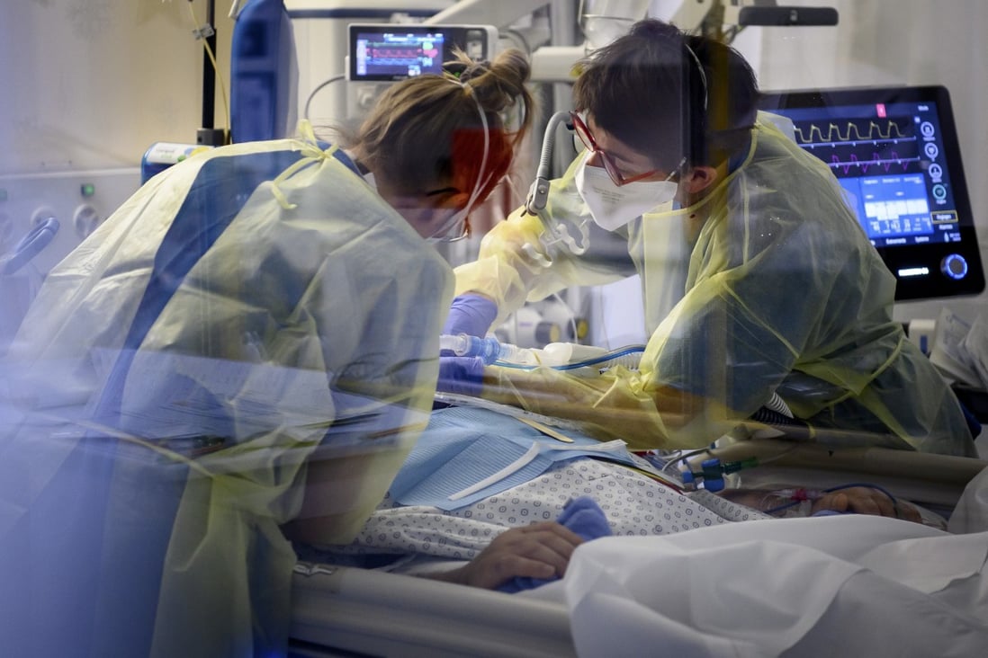 Medical workers treat a patient with Covid-19 in the intensive care unit of a hospital in Neuchatel, Switzerland in December. Photo: Keystone via AP