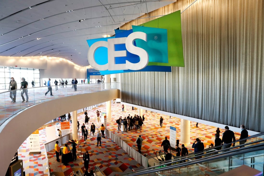 Attendees pass by a CES sign during CES 2022 in Las Vegas, January 6, 2022. Photo: Reuters