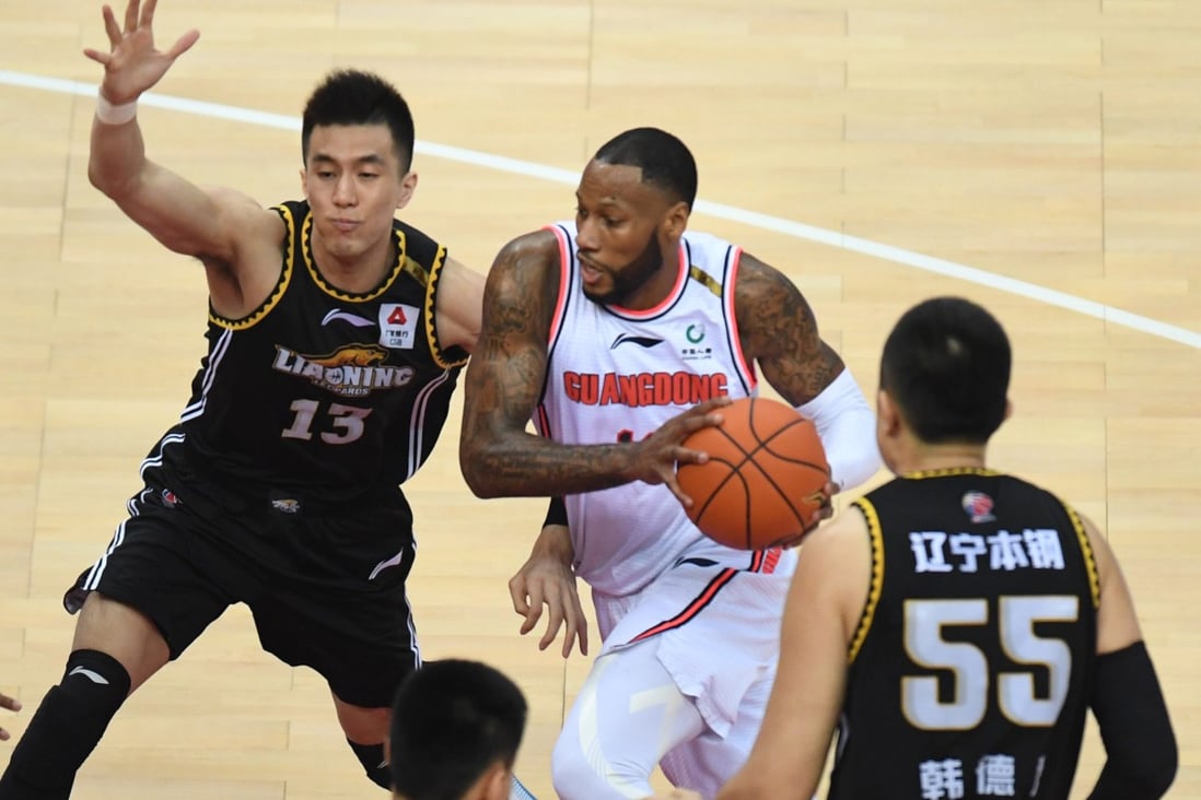 Sonny Weems of Guangdong Southern Tigers drives to the basket against the Liaoning Flying Leopards during the 2020-2021 season of the Chinese Basketball Association. Photo: Xinhua/Sadat