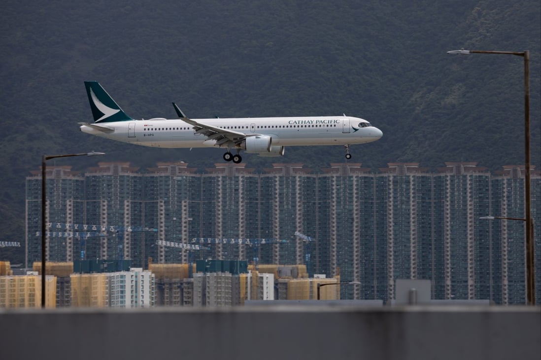 A Cathay Pacific jet prepares to land at Hong Kong International Airport. The airline is expect to post a smaller loss for 2021. Photo:  EPA-EFE