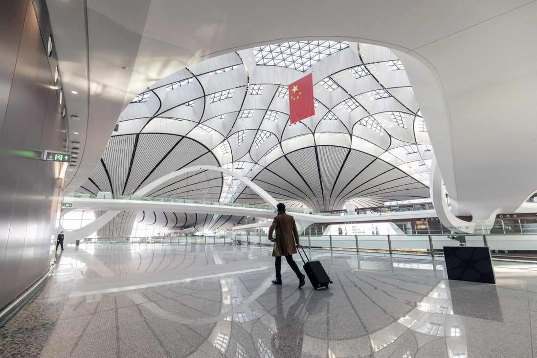 A traveler walks through the Beijing Daxing International Airport, Nov. 23, 2021. Photo: Bloomberg