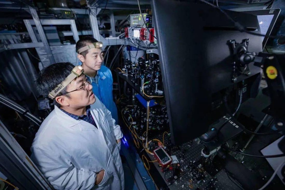 Quantum physicist Zhou Zongquan (right) says he believes a code-breaking quantum computer will be gradually developed. Photo: University of Science and Technology of China